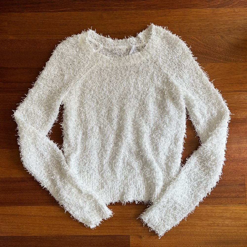 2/$20 🩷 BCBGeneration - Shaggy Knit